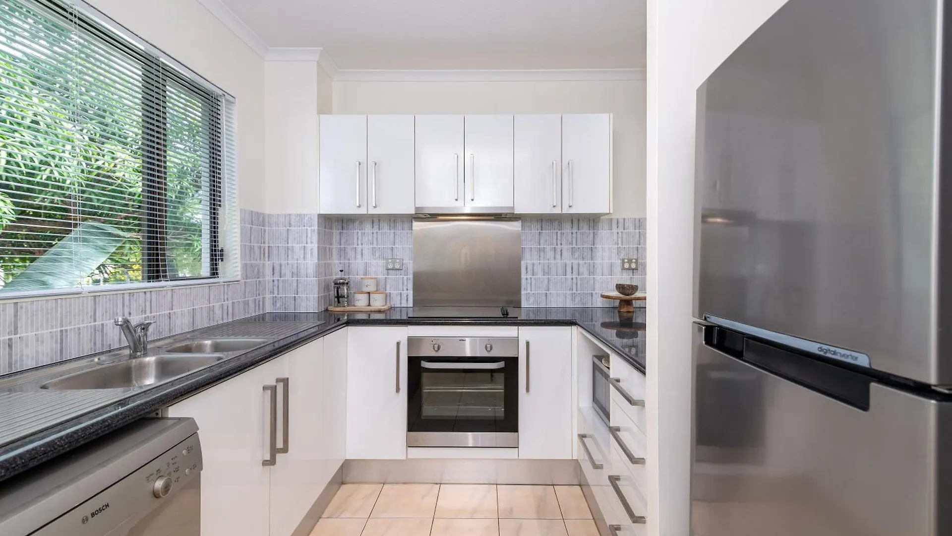 Tropical Reef Apartments Port Douglas