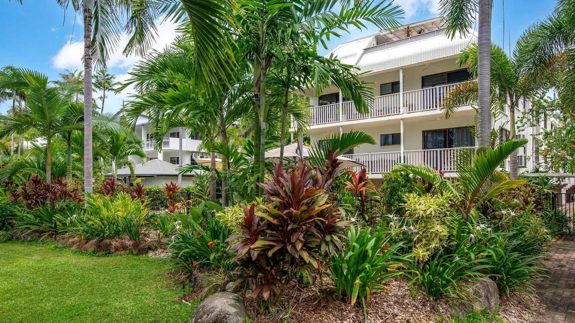 Tropical Reef Apartments Port Douglas Australia